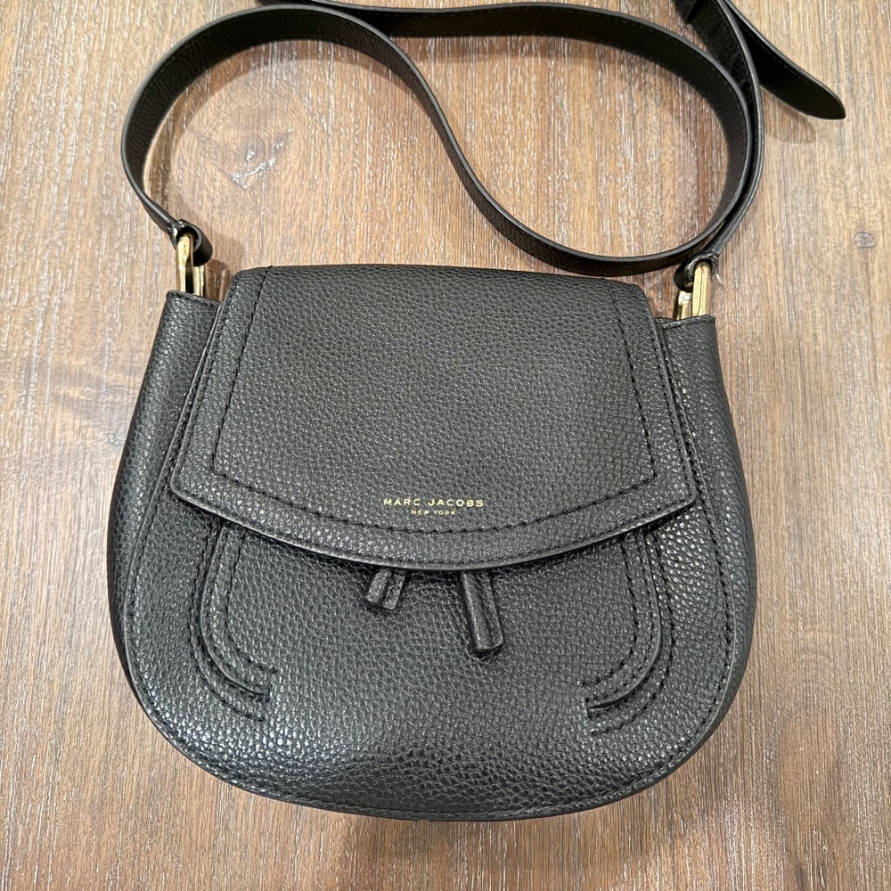 MARC JACOBS Textured Leather Crossbody Saddle Bag